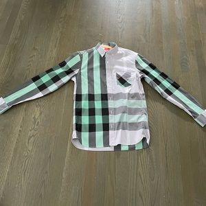 Men’s Slim Fit Multi Color AUTHENTIC Burberry top.
